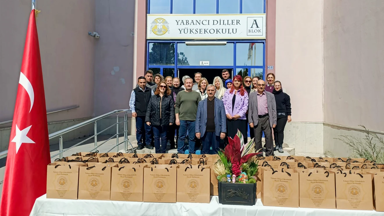 Selçuk Üniversitesinde öğrencilere iftariyelik kumanya dağıtıldı